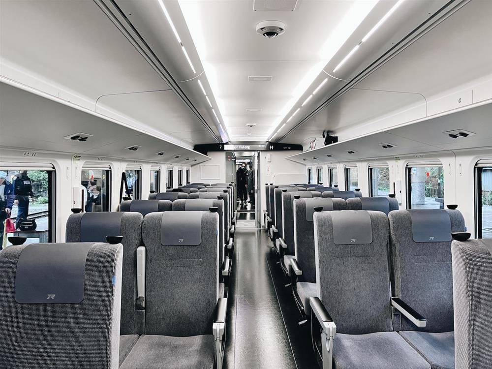 新自強號-台鐵EMU3000時刻表、西部班次、商務車廂座位表、騰雲座艙票價、訂票、站票 3 新自強號-台鐵EMU3000時刻表、西部班次、商務車廂座位表、騰雲座艙票價、訂票、站票